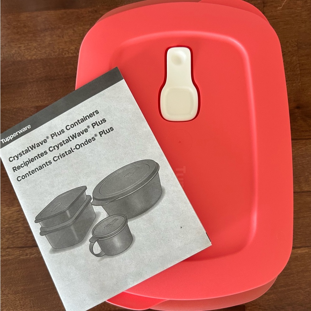 Tupperware CrystalWave Plus 4 Cup Rectangular Container - Picture 3 of 3